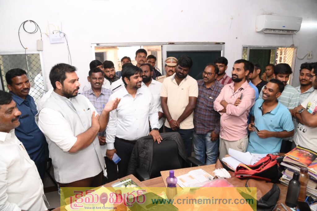 గ్రంథాలయాల్లో అన్ని వసతులు కల్పిస్తాం: ఎంపీ గడ్డం వంశీకృష్ణ