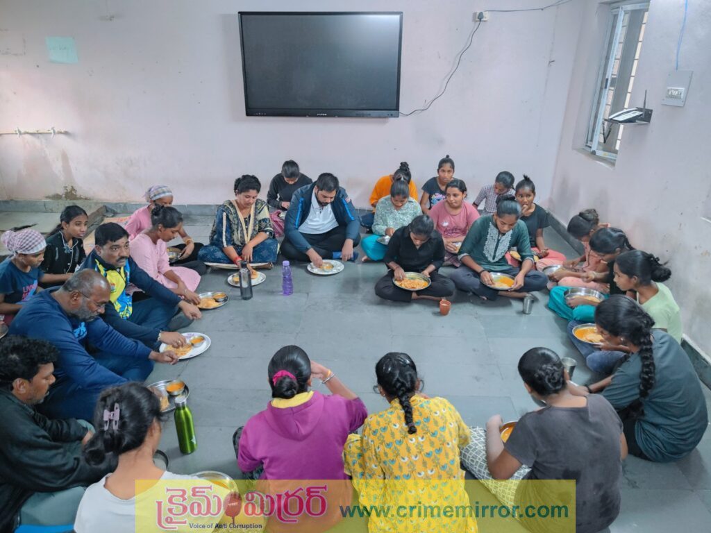 మంచిర్యాల మోడల్ స్కూల్ ను సందర్శించిన ఎంపీ గడ్డం వంశీకృష్ణ