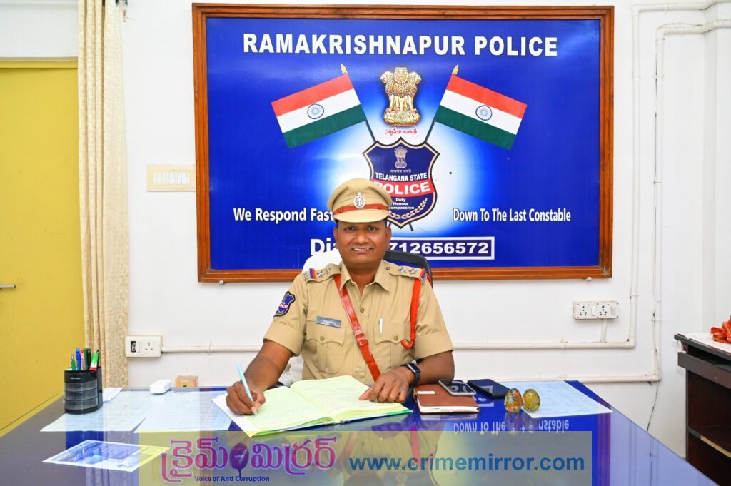 సంక్రాంతికి ఊరెళ్లేవారు అప్రమత్తంగా ఉండాలి : ఎస్సై భూమేష్ సూచన