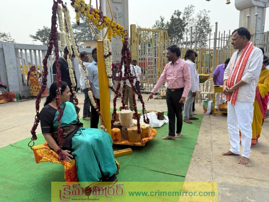 సమక్క-సారాలమ్మ తల్లులను దర్శించుకున్న రాష్ట్ర మహిళా కార్పొరేషన్ చైర్పర్సన్ బండ్రు శోభారాణి భాస్కర్