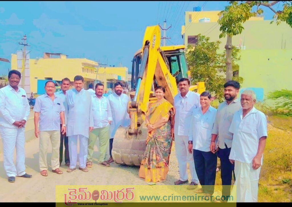 అసంపూర్తిగా ఆగి ఉన్న రోడ్డు పనులను పునః ప్రారంభింపజేసిన సర్పంచ్