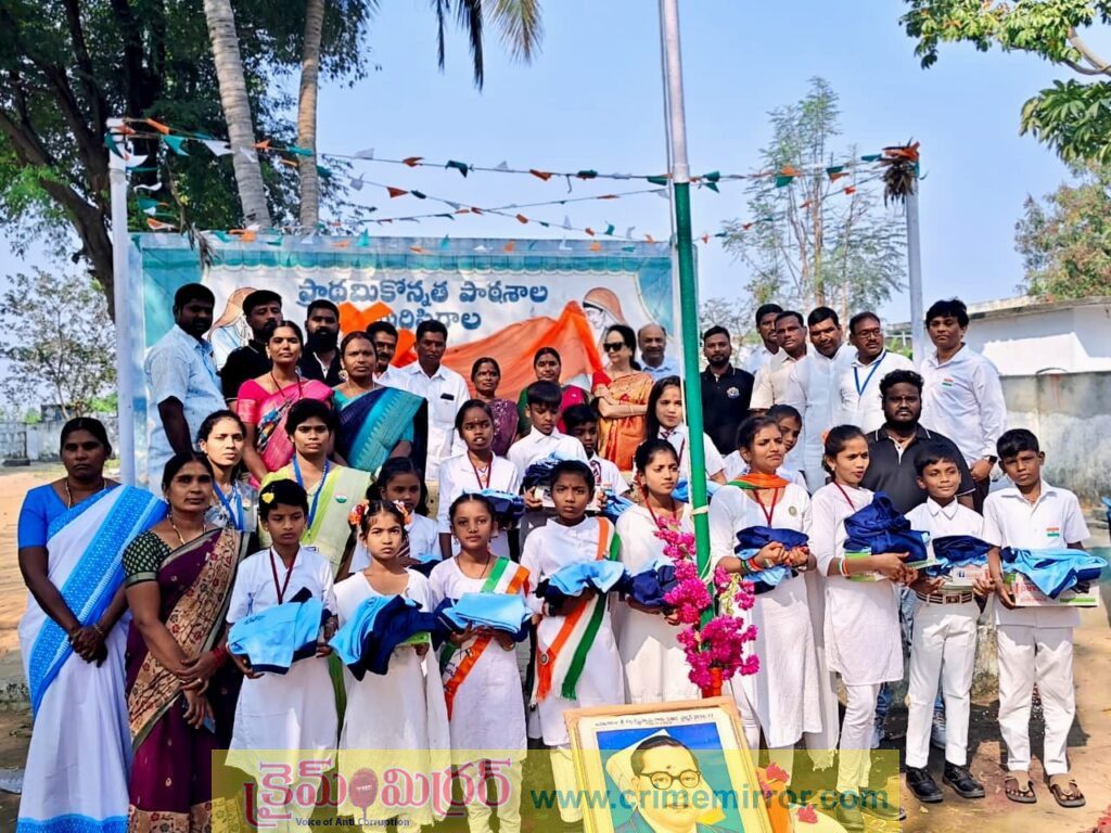 వే మేకర్స్ ఫౌండేషన్ ఆధ్వర్యంలో విద్యార్థులకు స్పోర్ట్స్ డ్రెస్, షూల పంపిణీ