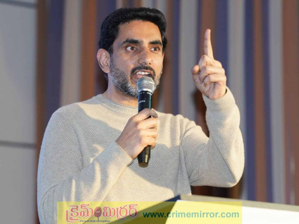 టీ షర్టుతో.. న్యూలుక్ లో..  స్పీచ్ తో అదరగొట్టిన లోకేష్