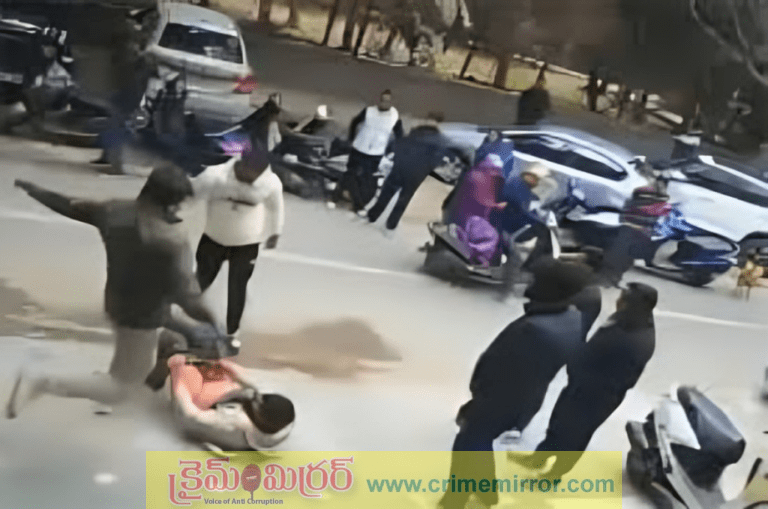 వివస్త్రను చేసి నగ్నంగా మార్చి దాడి (VIDEO)