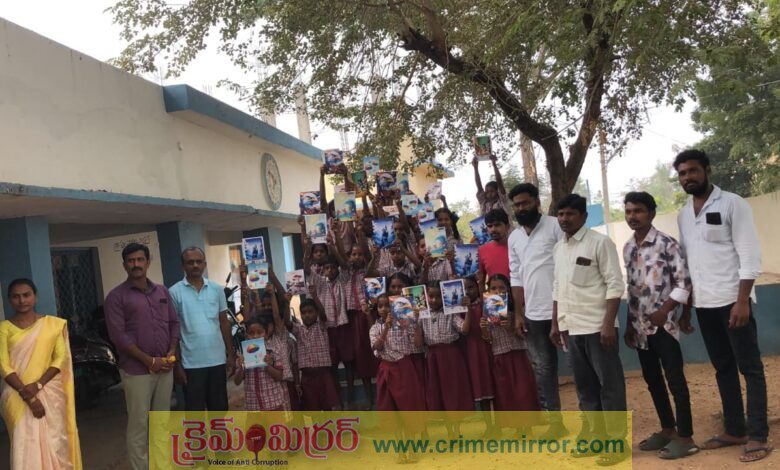 భీమనపల్లి,చర్లగూడెం పాఠశాలలో విద్యార్థులకు నోట్ బుక్స్,పెన్నులు,పెన్సిళ్ల పంపిణీ
