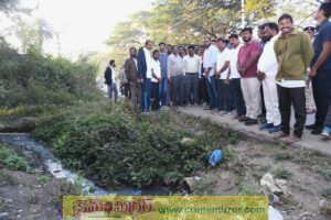 వార్డుల్లో పర్యటించి కాలనీల ప్రజలతో మాట్లాడి వారి సమస్యలను అడిగి తెలుసుకున్నారు.