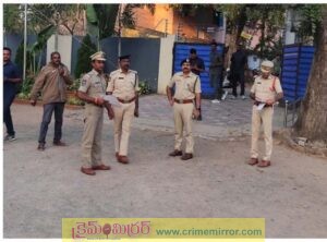 పోలింగ్ కేంద్రాల ప‌రిశీల‌న‌