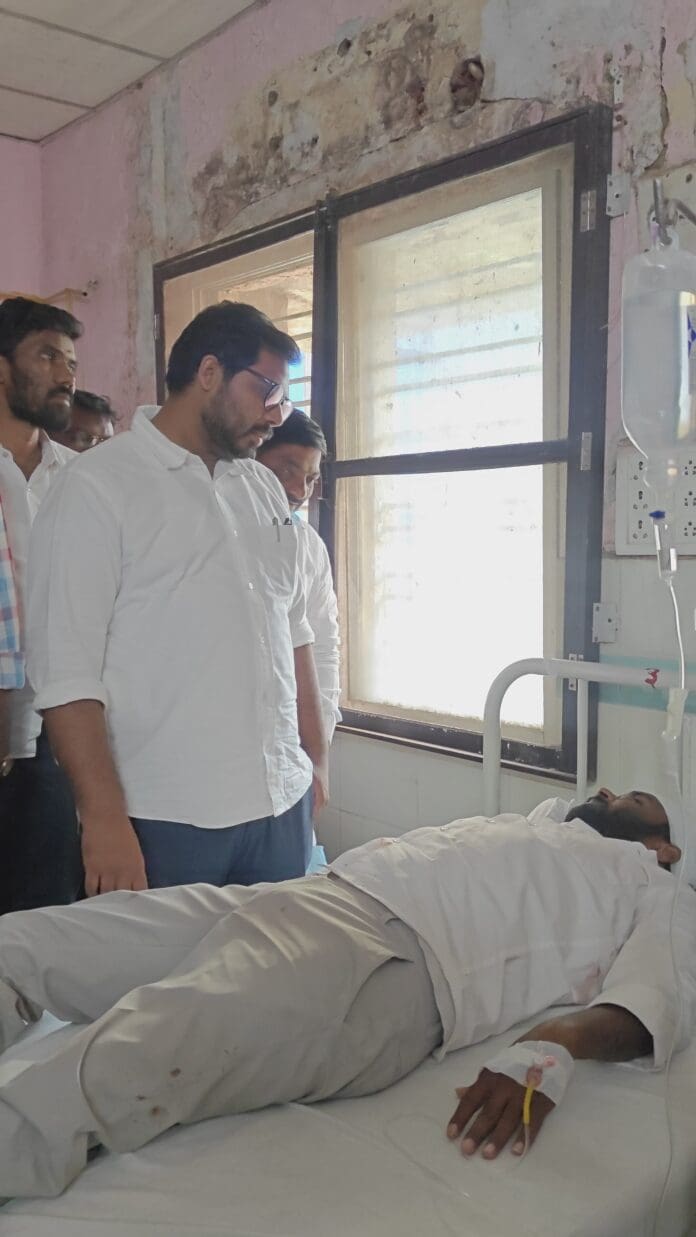 కాంగ్రెస్‌, బీఆర్ఎస్ ప‌ర‌స్ప‌ర రాళ్ల‌దాడి