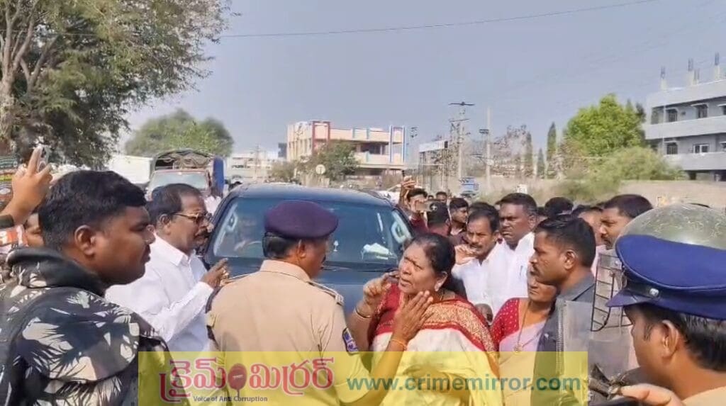 క్యాతన్పల్లి లో బీఆర్ఎస్, కాంగ్రెస్ మధ్య ఉద్రిక్తత..!