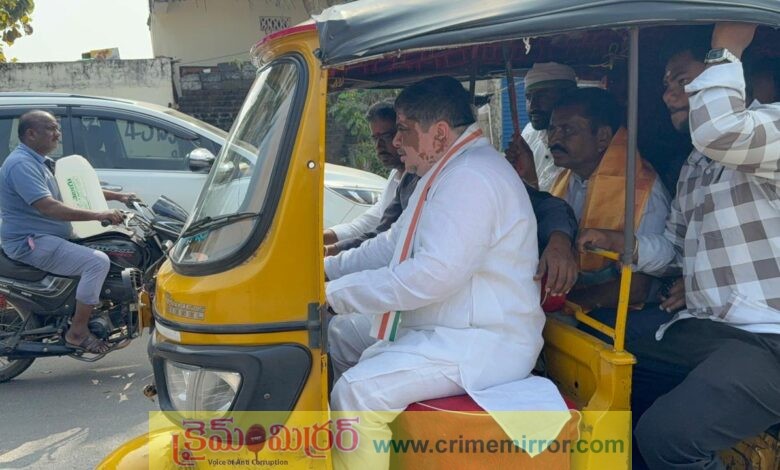 ఓట్లు కావాలంటే....ఆటో డ్రైవ‌ర్‌గా మారాల్సిందే...
