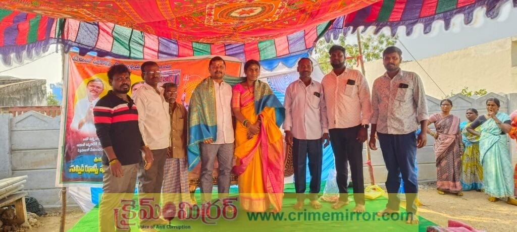 సింగారంలో ఎస్సీ కాలనీ వాసులకు టెంట్ హౌస్ ను అందజేసిన ఝాన్సీ పురుషోత్తం రెడ్డి