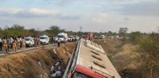 ఘోర రోడ్డు ప్రమాదం: ఏపీఎస్ఆర్టీసీ బస్సు బోల్తా 20 మంది..!