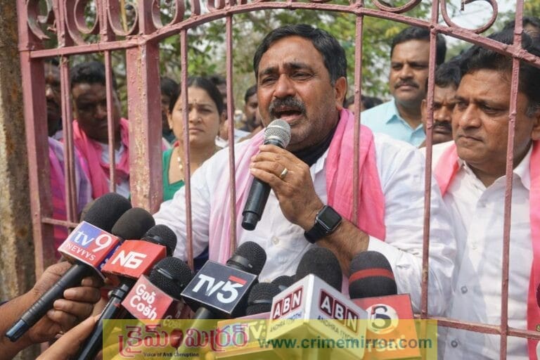 ఎర్రబెల్లి దయాకర్ రావు అరెస్ట్: మీడియా ఎదుట కన్నీళ్లు..!