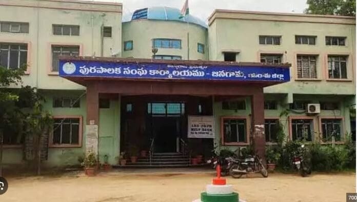 లక్కీ డ్రా... చైర్మన్ పదవిని కైవసం చేసుకున్న కాంగ్రెస్ అభ్యర్థులు