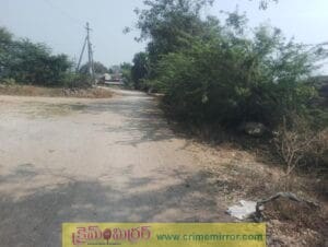 కబ్జా కోరల్లో ప్రాచీన దేవాలయం ప్రధాన రహదారి