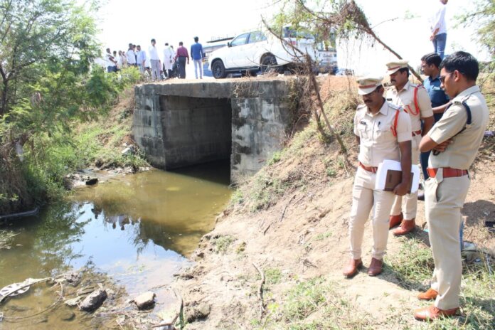 కారు ప్రమాదం స్థలాన్ని పరిశీలించిన ఎస్పీ