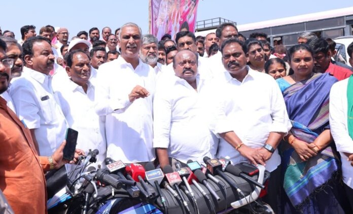 రేవంత్ మాట్లాడే బూతులు రైతుల కడుపు నింపవు