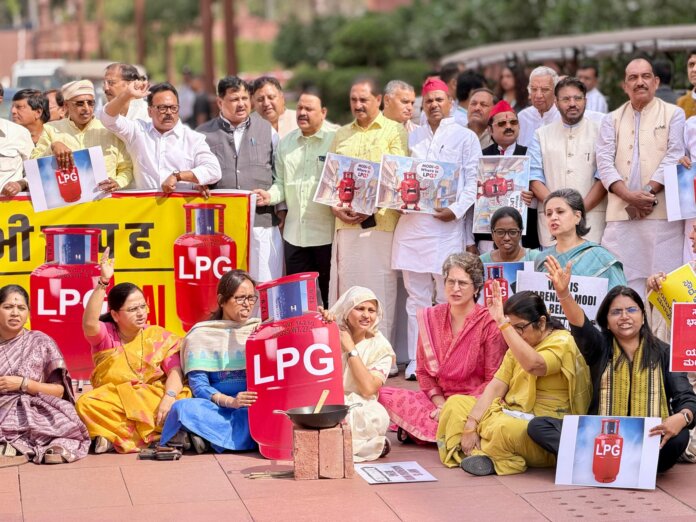 ఢిల్లీకు అంటుకున్న యుద్దం సెగ‌లు