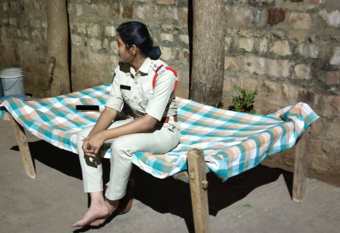 సైబ‌ర్ నేర‌గాళ్ల ప‌ట్ల అప్ర‌మ‌త్తంగా ఉండాలి