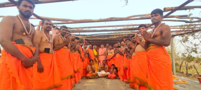 https://crimemirror.com/500 devotees perform Hanuman Deeksha in a single day