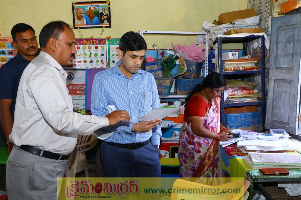 ఓటర్ల నమోదుకు ప్రత్యేక శ్రద్ధ వహించాలి : కలెక్టర్ అనురాగ్