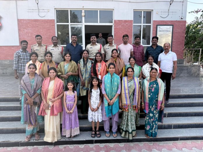 ఉమెన్స్ డే: మహిళా మణులకు అభివందనాలు - ఇన్స్పెక్టర్ రవికుమార్