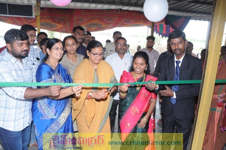 వెస్టీజ్ కంపెనీ నూతన బ్రాంచ్ కార్యాల‌యాన్ని కోదాడ ఎమ్మెల్యే పద్మావతి ప్రారంభిస్తున్నచిత్రం