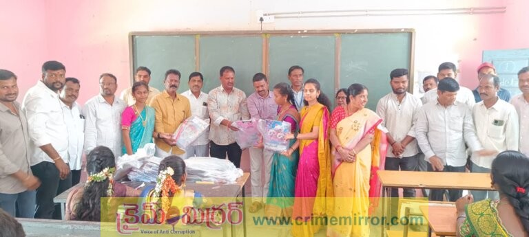 10 వ తరగతి విద్యార్థులకు పరీక్షా సామాగ్రి ని పంపిణి..!