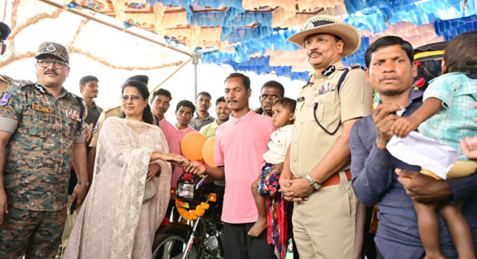 కర్రెగుట్టలు మావోయిస్టుల రహిత ప్రాంతం...డీజీపీ శివ‌ధ‌ర్ రెడ్డి