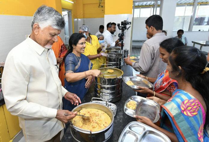ప‌ట‌మ‌ట అన్న క్యాంటీన్‌కు చంద్ర బాబు దంప‌తులు...!
