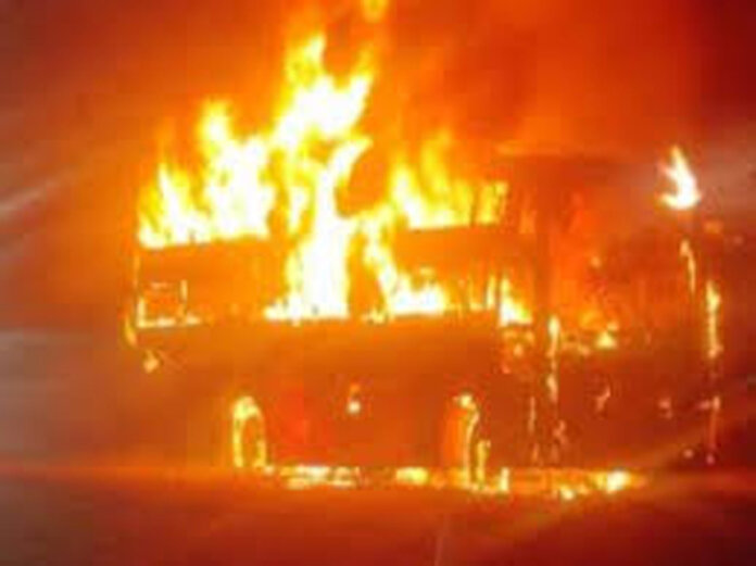 బ‌స్సులో మంట‌లు.