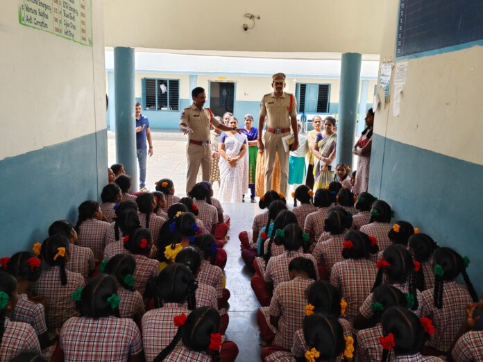 బాలికల రక్షణే లక్ష్యం - సీఐ దూది రాజు