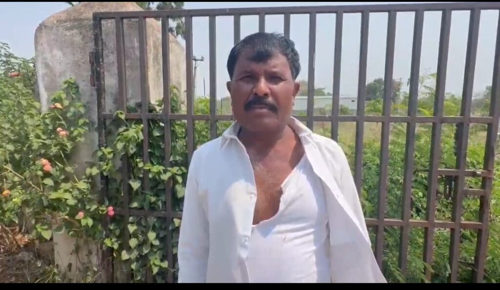 ఎట్లా ఎర్రవల్లి గ్రామ సర్పంచ్‌పై దాడి.. పోలీసులకు ఫిర్యాదు!