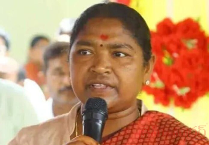 కేటీఆర్ వాఖ్య‌ల‌పై మంత్రి సీతక్క ఫైర్‌....క్ష‌మాప‌ణ‌లు చెప్పాల‌ని డిమాండ్‌...!