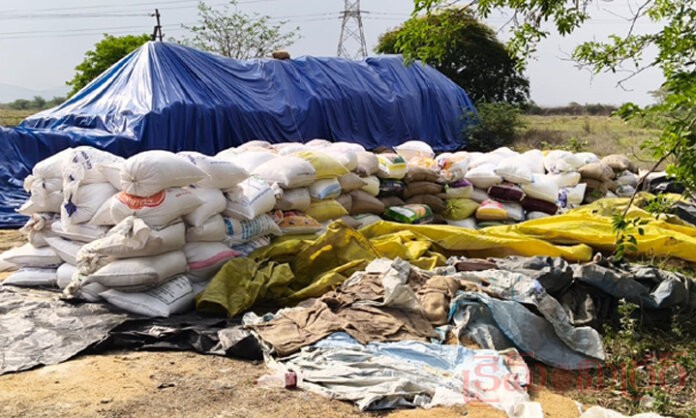 కొండపల్లి లో రేషన్ గోదాంపై అధికారుల దాడి...600బ‌స్తాల సీజ్‌...!