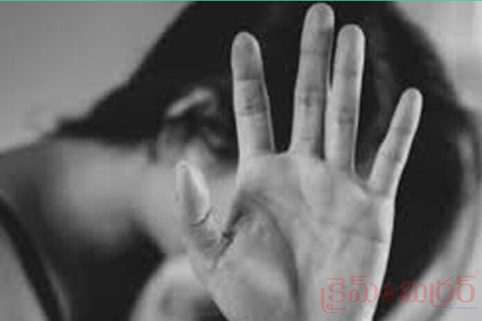 ఈ సీఐ మామూలోడు కాదు...ఒంట‌రి, బాధిత మ‌హిళ‌లే ఆయ‌న టార్గెట్‌...!