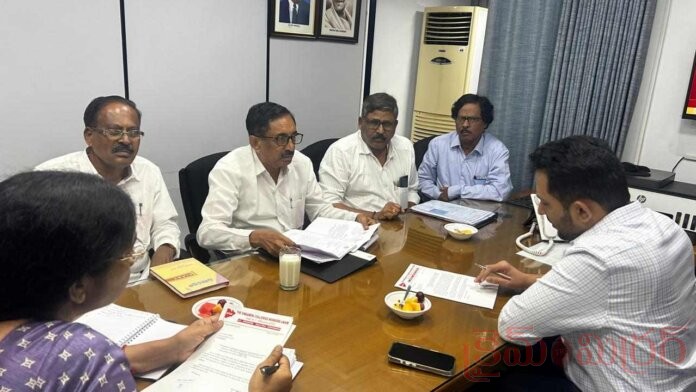 కార్మికుల సొంతింటి క‌ల‌...మెడికల్ బోర్డు ఏర్పాటుకు యాజ‌మ‌న్యం సానుకూల‌త‌..!