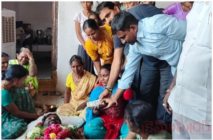 ముగ్గురు కూతుర్లకు తండ్రి దూరం...!
