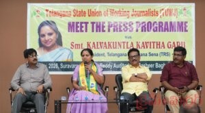 బషీర్ బాగ్ ప్రెస్ క్లబ్ మీట్ ది ప్రెస్ లో మాట్లాడుతున్న టీఆర్ఎస్ చీఫ్ కల్వకుంట్ల కవిత