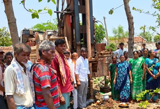 నీటి ఎద్ద‌డిని అరిక‌ట్టేందుకు నూత‌న బోర్‌వెల్‌...! స‌ర్పంచ్ ప‌ద్మ‌