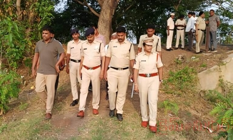 సర్కార్ ఎక్స్ ప్రెస్ లో చోరీ