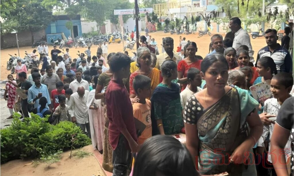 ఈ బడిలో సీటు వస్తే.. అదృష్టమే!