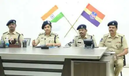 Hyderabad: స్పా సెంటర్ల పై పోలీస్ దాడులు...!