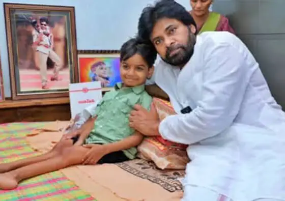 పవన్ వీరాభిమాని నిరంజన్ మృతి...!
