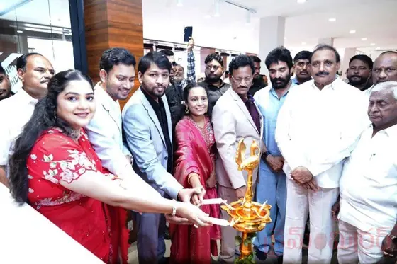 గచ్చిబౌలిలో ఘనంగా అను ఫర్నిచర్ 19వ ఫ్లాగ్‌షిప్ స్టోర్ ప్రారంభం...!