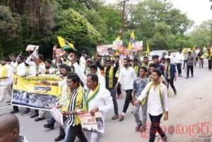 విద్యార్థుల జీవితాలతో కేంద్రం చెలగాటమాడుతోంది...!