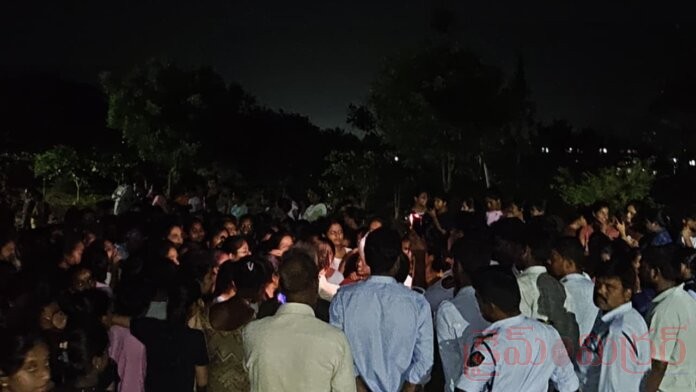 Girl Students Protest Outside VC Residence Over Water Crisis at Mahatma Gandhi University