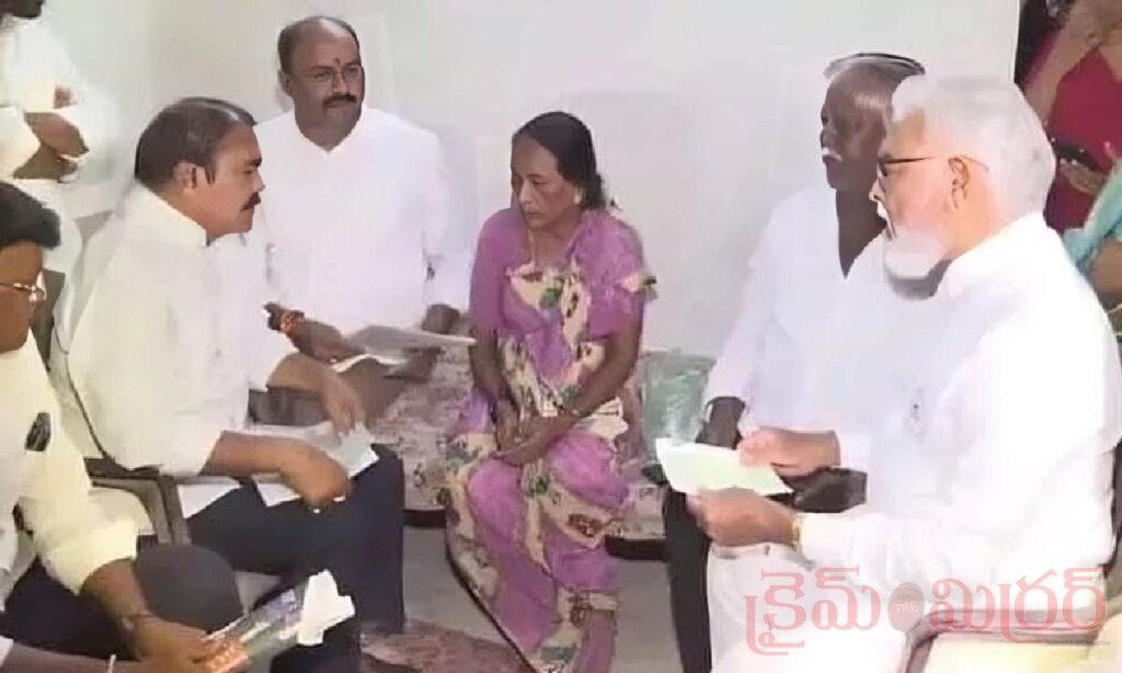 విజయవాడ లాకప్ డెత్ కేసు: సాయికృష్ణ కుటుంబానికి వైసీపీ ఆర్థిక సాయం