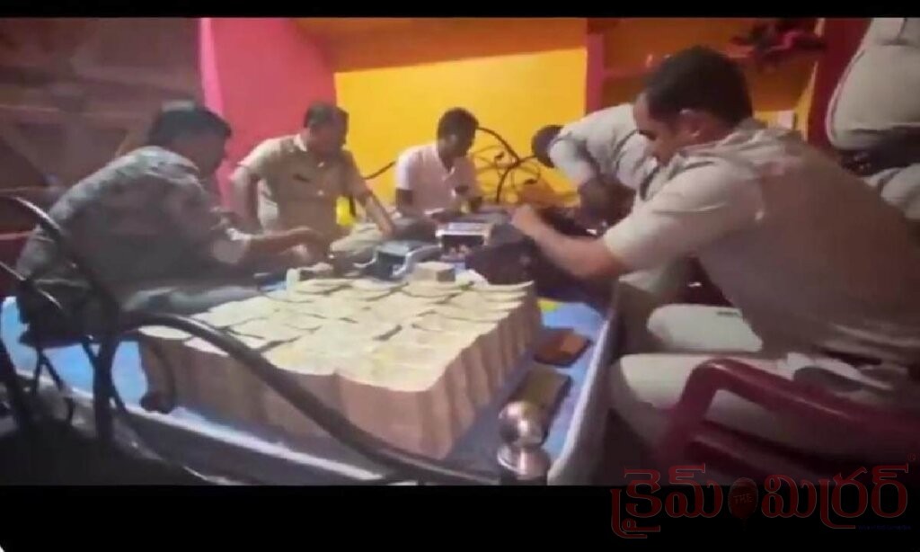 పశ్చిమ బెంగాల్‌లో మాజీ డ్రైవర్ ఇంట్లో భారీ నగదు, బంగారం పట్టివేత.. రూ.28 కోట్లు వెలుగులోకి!