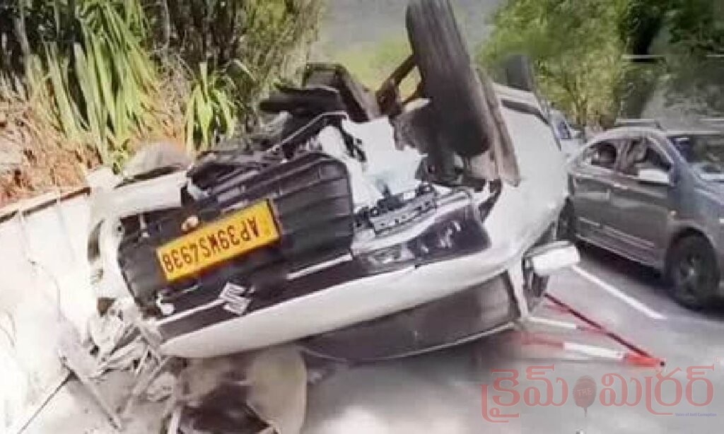 తిరుమల ఘాట్‌ రోడ్డులో ప్రమాదం – హైదరాబాద్ భక్తులకు తృటిలో తప్పిన ప్రాణాపాయం